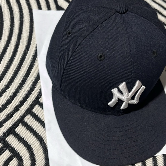 New York Yankees authentic size 7 1/4 - Picture 2 of 12
